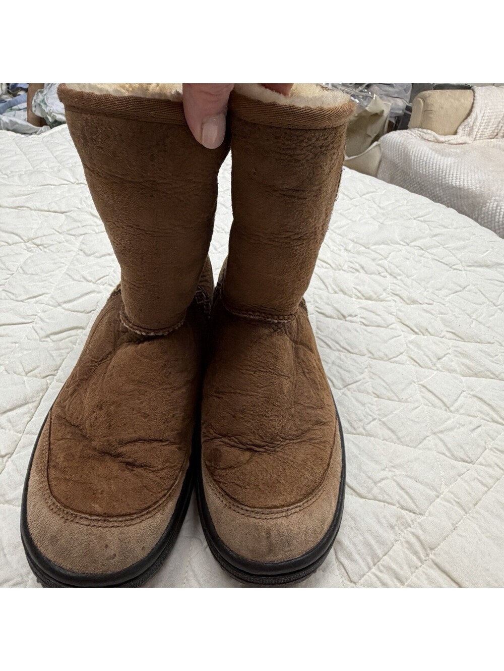 UGG Australia Classic Short II Boots for Women, Size 7 - Chestnut